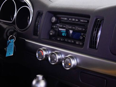Used 2006 Chevrolet SSR w/ Preferred Equipment Group RWD image 70