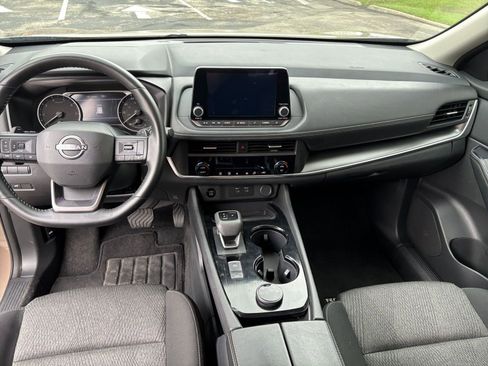 Used 2025 Nissan Rogue SV image 28