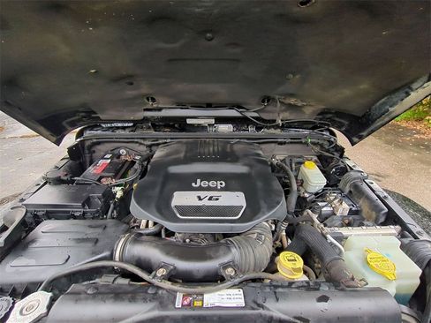 Used 2014 Jeep Wrangler Unlimited Sahara w/ Dual Top Group image 23