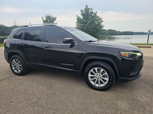 Used 2020 Jeep Cherokee Latitude Plus w/ Comfort/Convenience Group AWD/4WD image 2