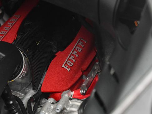 Used 2022 Ferrari SF90 Spider image 31