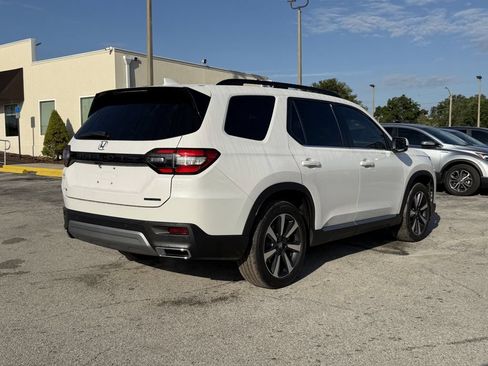 Used 2024 Honda Pilot Touring image 5