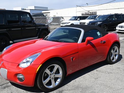 Used 2006 Pontiac Solstice Convertible w/ Power Package image 1