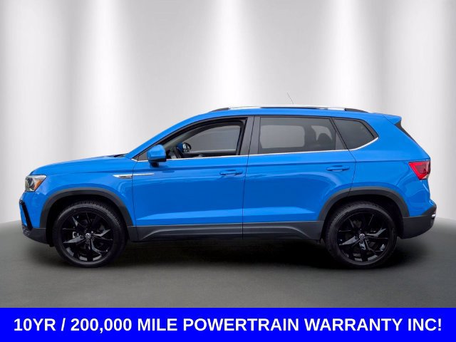 Used 2023 Volkswagen Taos SE w/ Panoramic Sunroof Package FWD image 2