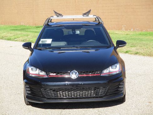 Used 2017 Volkswagen GTI SE FWD image 12