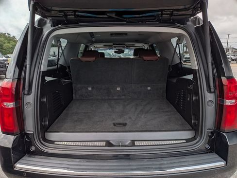 Used 2019 Chevrolet Suburban Premier w/ Premier Plus Edition AWD/4WD image 31