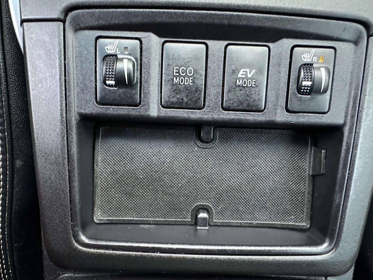 Used 2017 Toyota Camry XLE w/ Moonroof Package FWD image 33