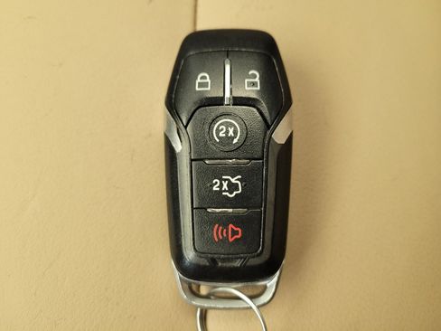 Used 2017 Ford Explorer XLT w/ Equipment Group 202A AWD/4WD image 32