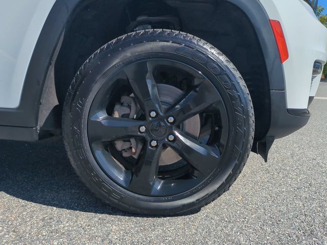 Used 2023 Jeep Grand Cherokee L Limited w/ Black Appearance Package AWD/4WD image 11