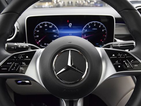 Used 2026 Mercedes-Benz GLC 300 image 23