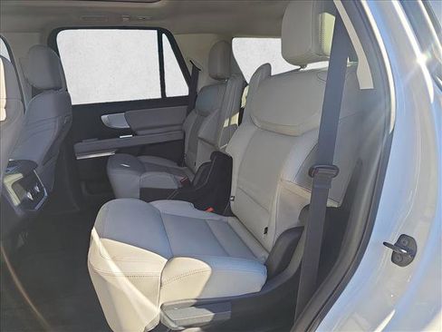 New 2025 Ford Expedition Active image 9