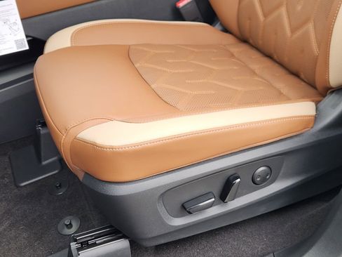 New 2026 Nissan Pathfinder Platinum FWD image 17