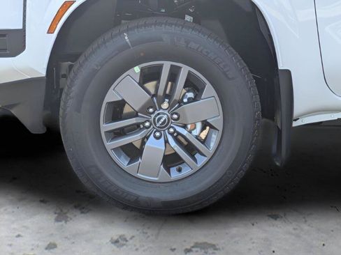 Used 2025 Nissan Frontier SV AWD/4WD image 8