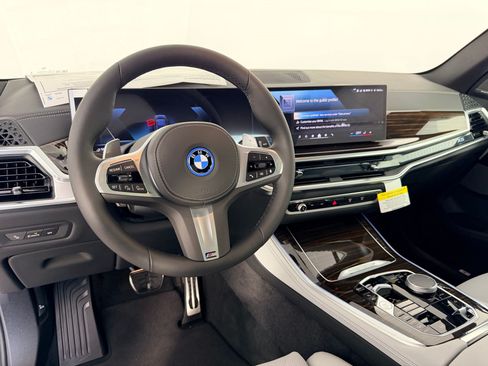 New 2026 BMW X5 xDrive50e w/ M Sport Package AWD/4WD image 4