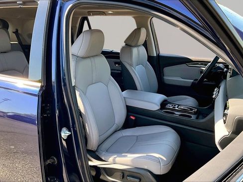 Used 2025 Honda Pilot Touring image 23