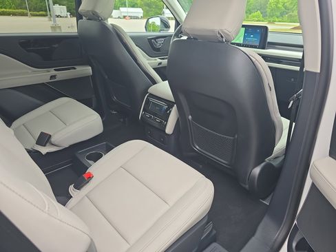 New 2026 Lincoln Aviator AWD image 11