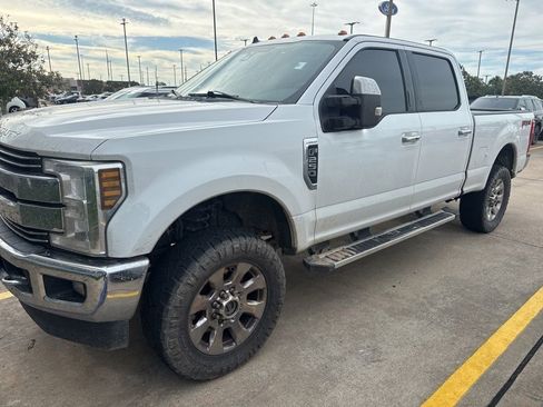 Used 2019 Ford F250 Lariat w/ Lariat Ultimate Package AWD/4WD image 3