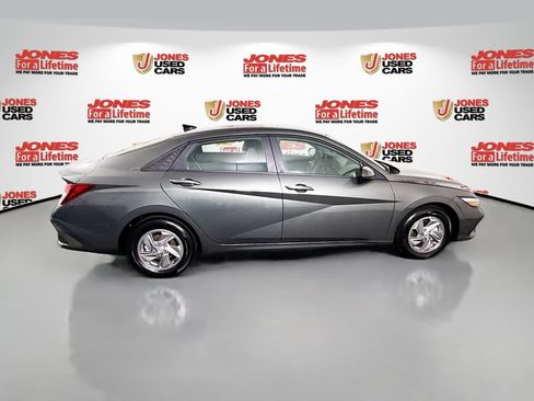 Certified 2025 Hyundai Elantra SE FWD image 16