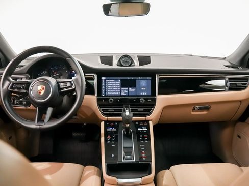 Certified 2022 Porsche Macan AWD/4WD image 21