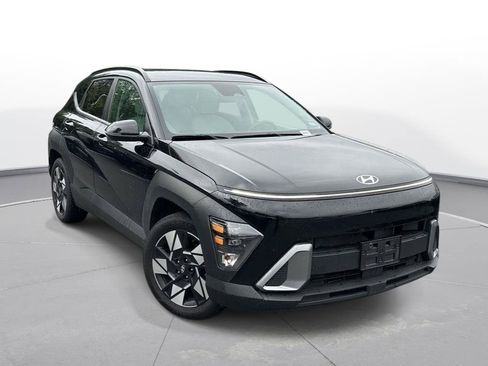 Used 2025 Hyundai Kona SEL FWD image 4