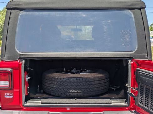 Used 2020 Jeep Wrangler Unlimited Sahara AWD/4WD image 14