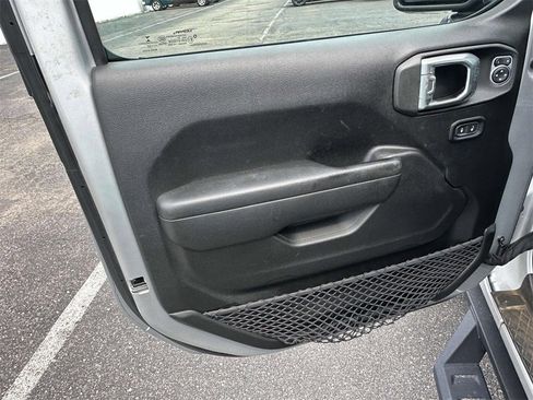Used 2022 Jeep Gladiator Willys image 19