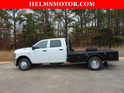 Used 2025 RAM 3500 Tradesman w/ Chrome Appearance Group image 3