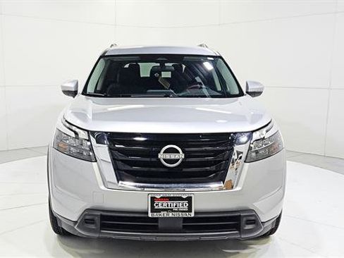 Certified 2025 Nissan Pathfinder SV FWD image 2