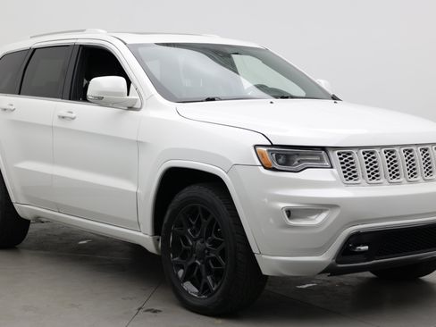 Used 2020 Jeep Grand Cherokee Overland RWD image 3