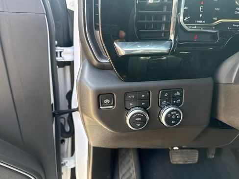 Used 2024 GMC Sierra 1500 SLT AWD/4WD image 17