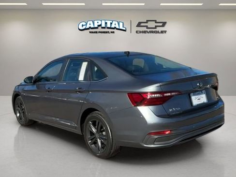 Used 2023 Volkswagen Jetta SE image 3