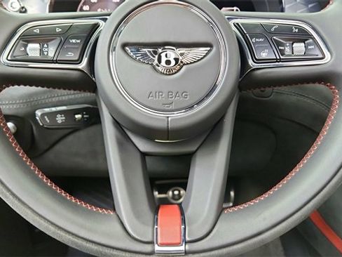 Used 2022 Bentley Bentayga Speed image 38