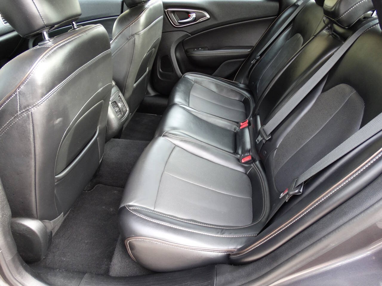 Used 2015 Chrysler 200 C w/ Safetytec Group FWD image 33