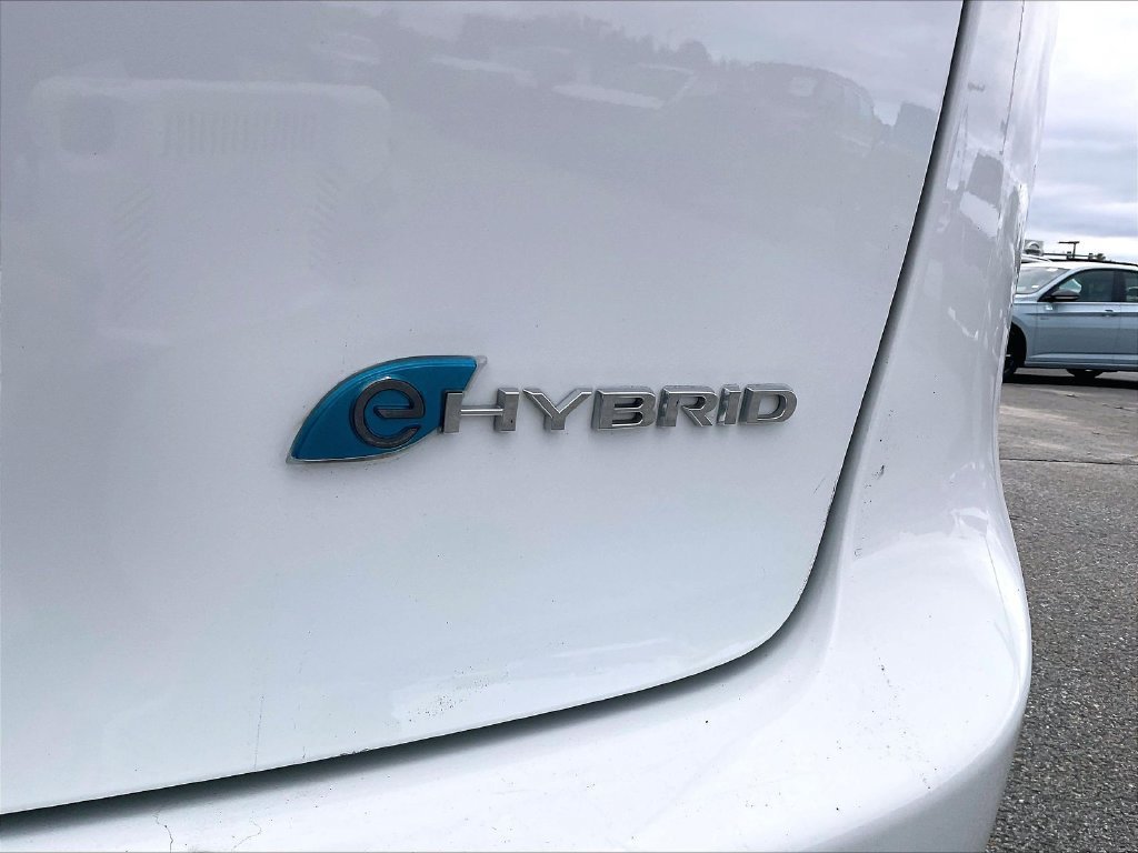 Used 2024 Chrysler Pacifica Limited FWD image 26