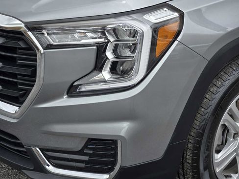Certified 2024 GMC Terrain SLE w/ Driver Convenience Package FWD image 9