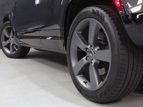 Used 2025 Land Rover Defender 110 V8 image 21