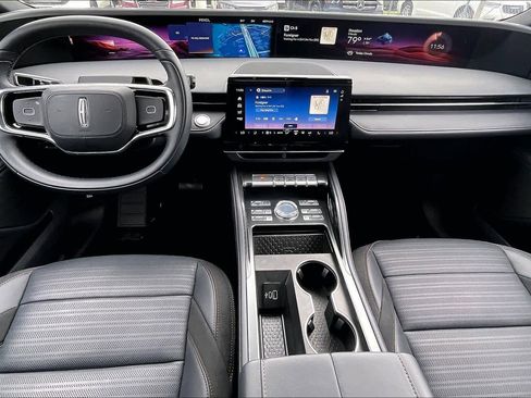 Used 2025 Lincoln Nautilus Reserve w/ Jet Appearance Package AWD/4WD image 13