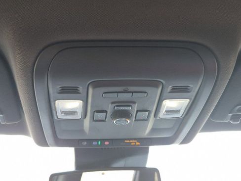 Used 2023 Chevrolet Suburban Z71 w/ Luxury Package image 31