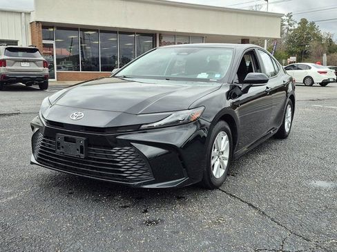 Used 2025 Toyota Camry LE image 6