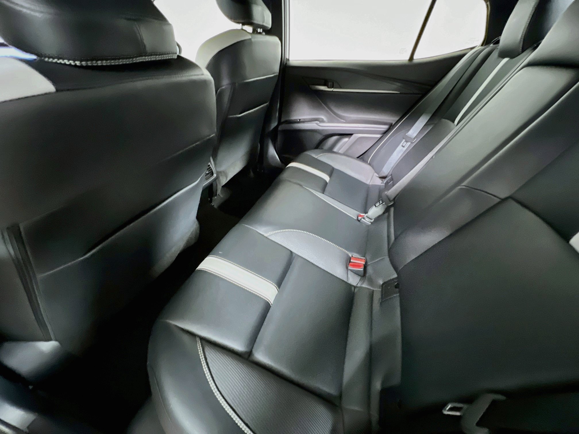 Used 2025 Toyota Camry SE FWD image 29