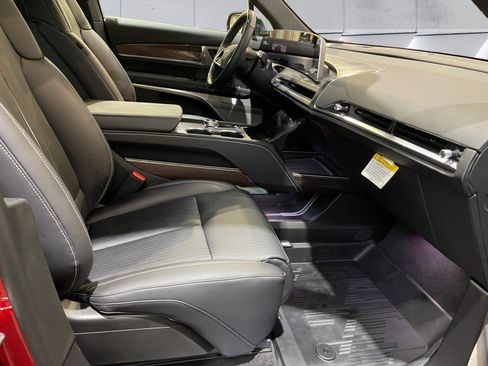 Certified 2026 Cadillac Vistiq Sport w/ LPO, Floor Liner Package image 16