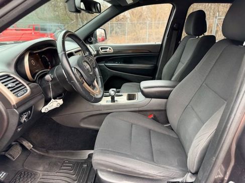 Used 2014 Jeep Grand Cherokee Laredo w/ 18" Wheel & 8.4" Radio Group image 5