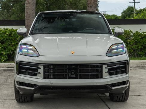 Used 2025 Porsche Cayenne Coupe AWD/4WD image 12