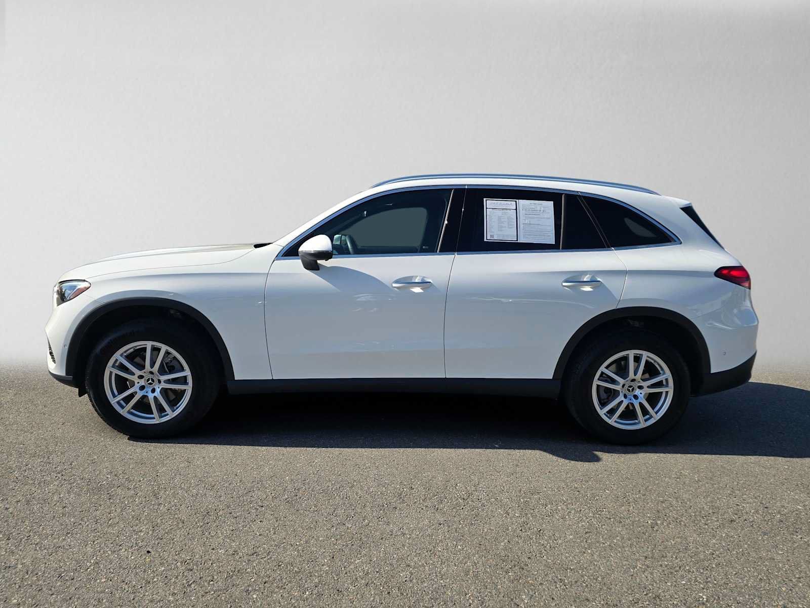 Used 2025 Mercedes-Benz GLC 300 4MATIC image 6