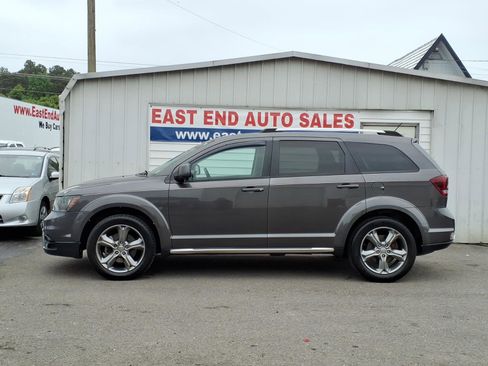 Used 2017 Dodge Journey Crossroad FWD image 2