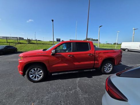 Used 2022 Chevrolet Silverado 1500 Custom w/ Safety Confidence Package AWD/4WD image 8