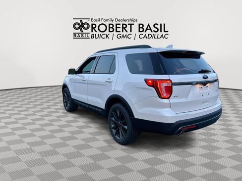 Used 2017 Ford Explorer XLT w/ Equipment Group 202A AWD/4WD image 6