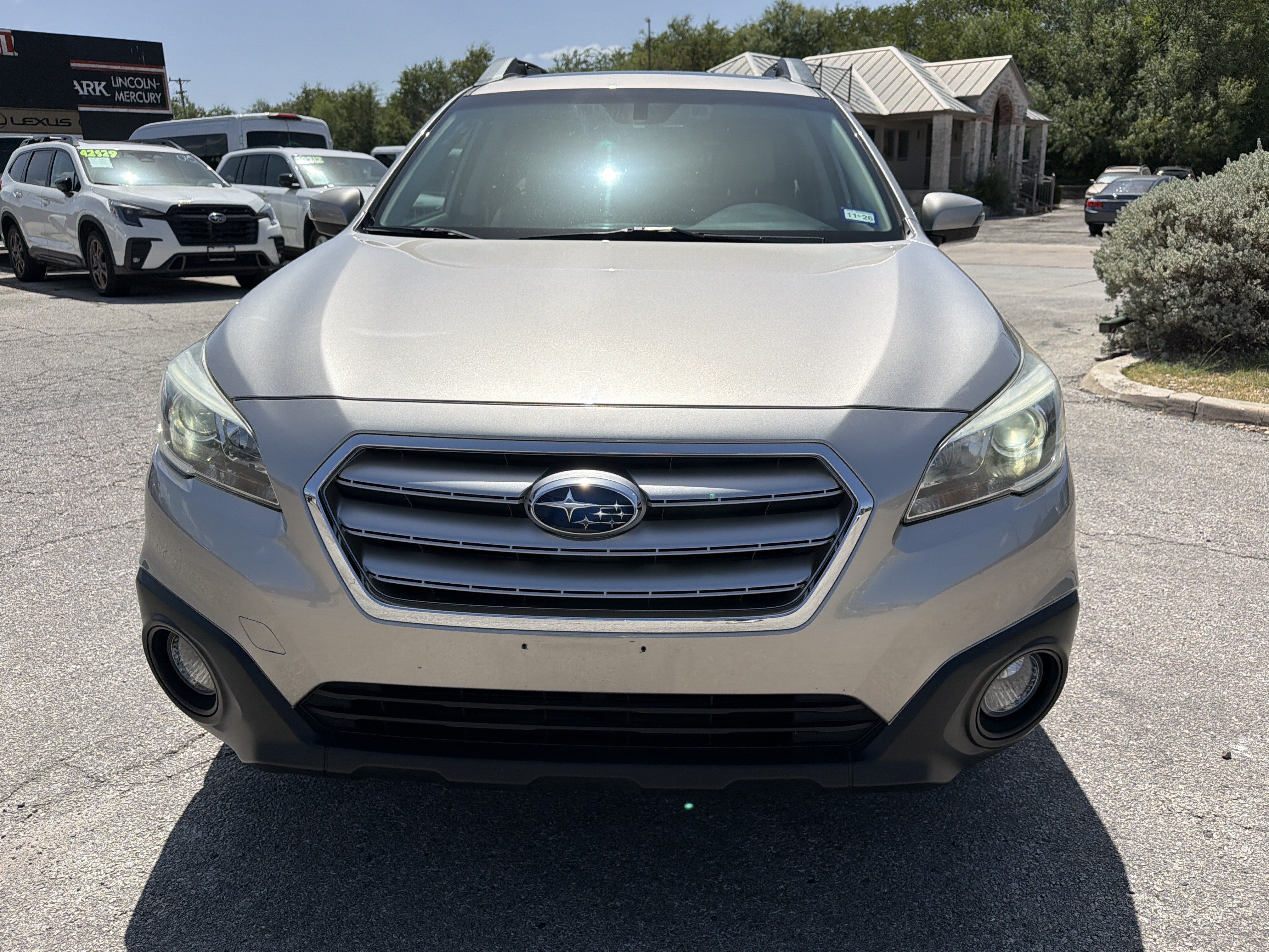 Used 2017 Subaru Outback 2.5i Limited AWD/4WD image 8