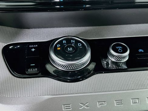 Used 2025 Ford Expedition Active AWD/4WD image 25