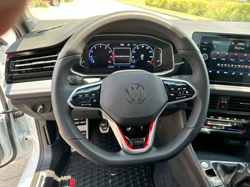 Used 2025 Volkswagen Jetta GLI Autobahn image 14